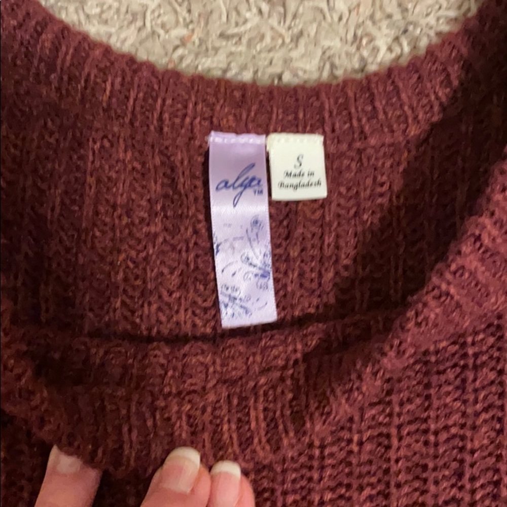 Cold shoulder sweater - Picture 2 of 4